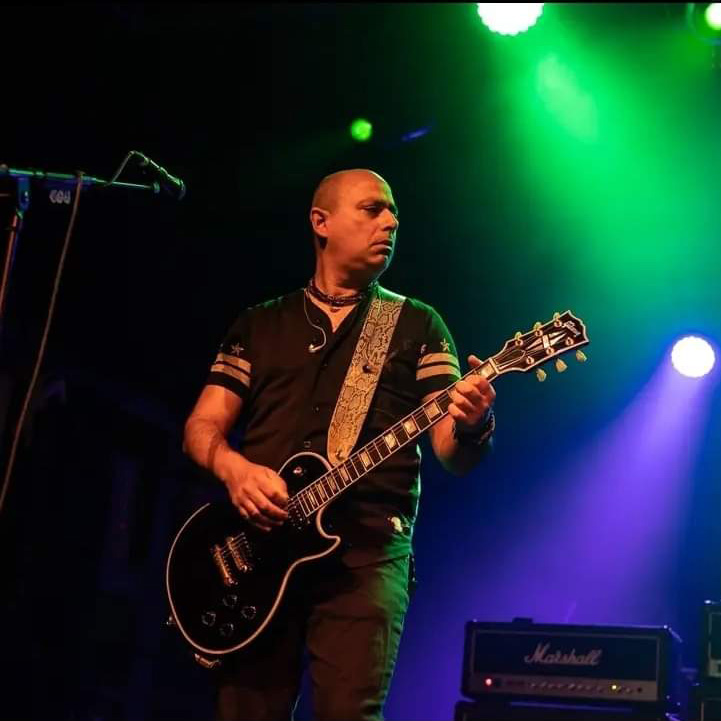 simon-wide-square-guitars-mama simon-wide-square-guitars-mama
